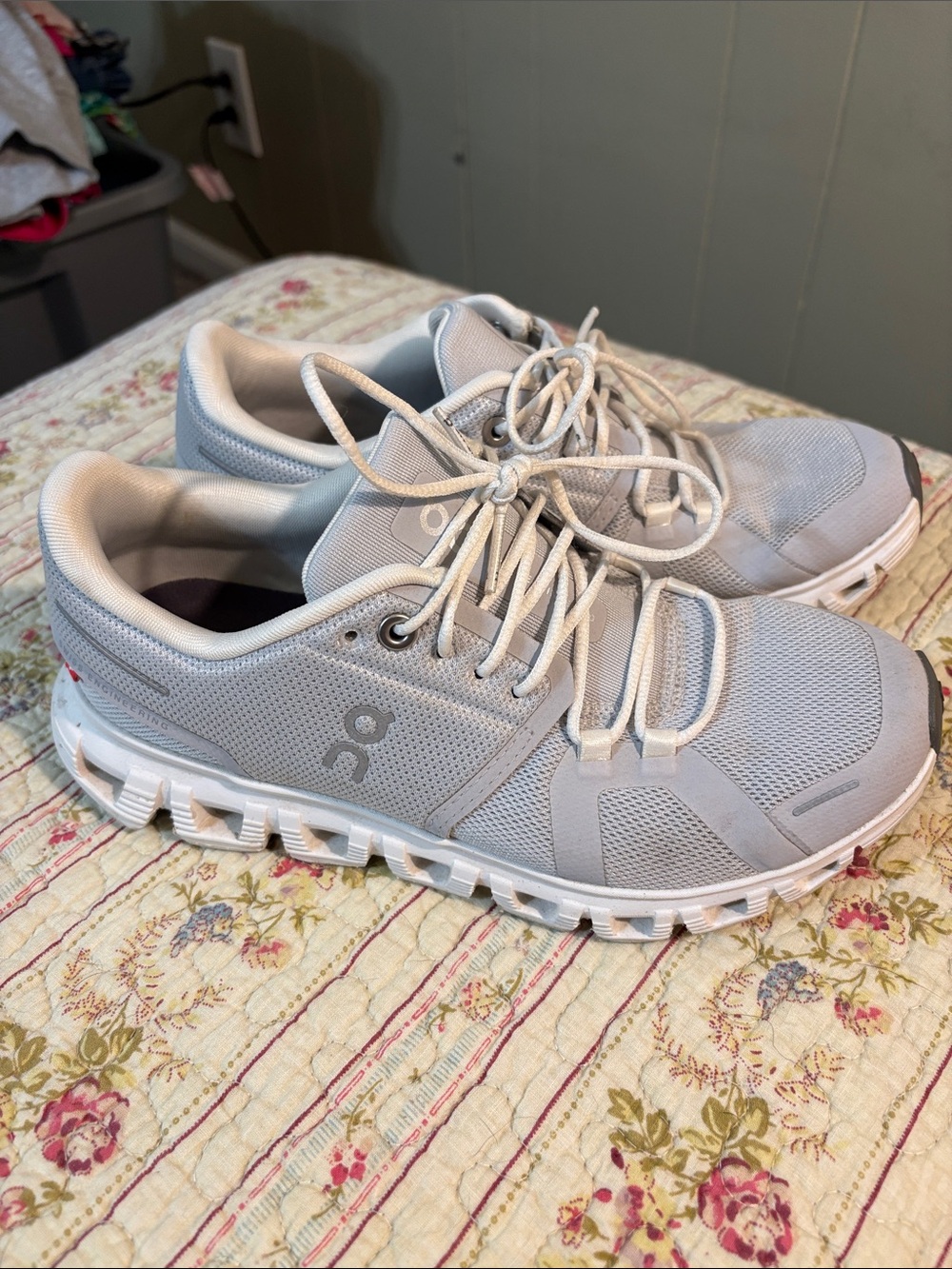 On Clouds 6 Gray Athletic Sneakers
